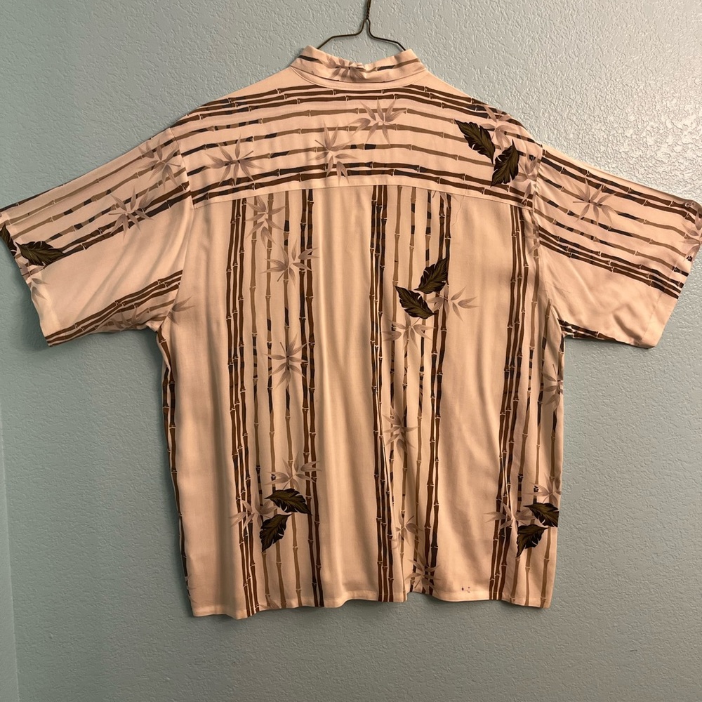 Hawaiian shirt - Picture 2 of 3